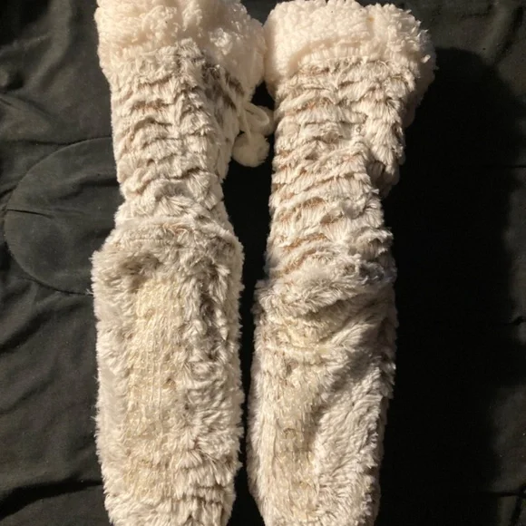 NWOT Furry Slipper Socks - Picture 4 of 5